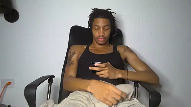 Snapshot of Skinnyblackman chatting on June 2026 02:51:02 AM Skinnyblackman online show from June 2026 02:51:02 AM