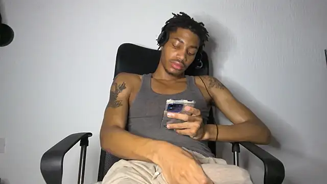 Snapshot of Skinnyblackman chatting on June 2026 02:50:02 AM Skinnyblackman online show from June 2026 02:50:02 AM