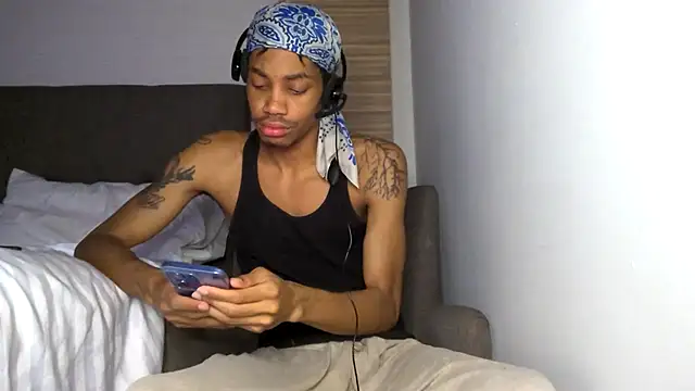 Snapshot of Skinnyblackman chatting on May 2026 12:49:01 AM Skinnyblackman online show from May 2026 12:49:01 AM