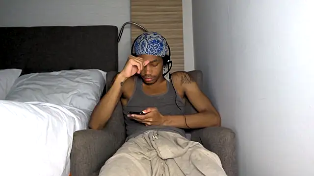 Snapshot of Skinnyblackman chatting on May 2026 01:10:01 AM Skinnyblackman online show from May 2026 01:10:01 AM