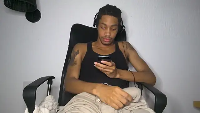 Snapshot of Skinnyblackman chatting on June 2026 04:43:02 AM Skinnyblackman online show from June 2026 04:43:02 AM