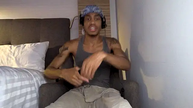 Skinnyblackman online show from April 2026 11:58:01 PM