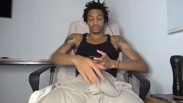 Snapshot of Skinnyblackman chatting on June 2026 02:50:02 AM Skinnyblackman online show from June 2026 02:50:02 AM