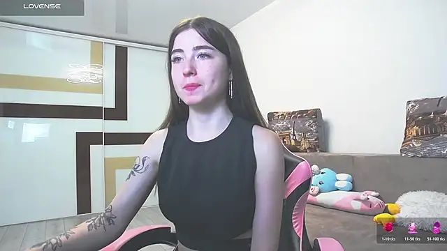 Snapshot of Luxuryalma chatting on June 2026 06:58:01 PM Luxuryalma online show from June 2026 06:58:01 PM