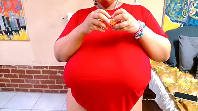 Snapshot of CurvyAfricanGoddess chatting on December 2025 06:29:02 PM CurvyAfricanGoddess online show from December 2025 06:29:02 PM