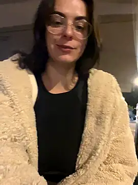 Snapshot of Alicia_Hot1 chatting on November 2025 06:01:01 PM Alicia Hot1 online show from November 2025 06:01:01 PM