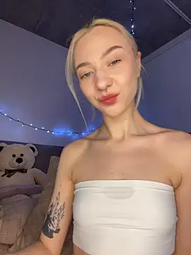 Snapshot of _urbestie_ chatting on February 2026 11:04:02 PM urbestie online show from February 2026 11:04:02 PM