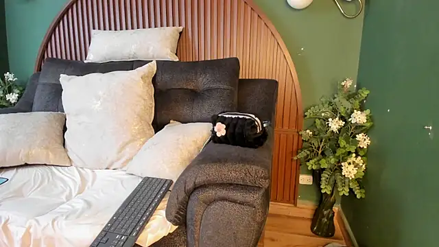 shannel  queen online show from April 2026 08:04:01 PM