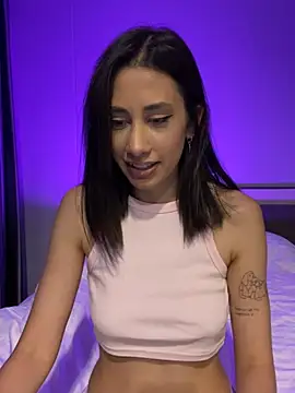 Snapshot of Sophiehii chatting on January 2025 01:08:02 PM Sophiehii online show from January 2025 01:08:02 PM