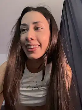 Snapshot of Sophiehii chatting on June 2026 05:13:02 PM Sophiehii online show from June 2026 05:13:02 PM