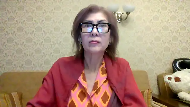 Elegant00Lady online show from April 2026 04:19:01 PM