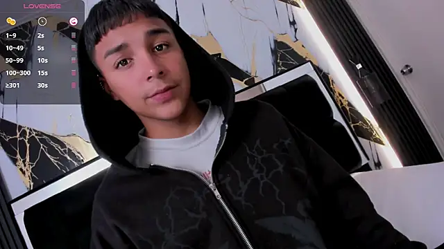 Snapshot of Seductivo_jr chatting on February 2026 05:18:02 AM Seductivo jr online show from February 2026 05:18:02 AM