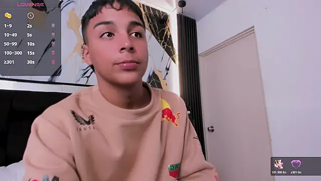 Snapshot of Seductivo_jr chatting on February 2026 05:41:02 AM Seductivo jr online show from February 2026 05:41:02 AM