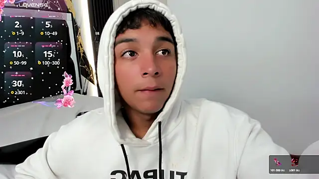 Snapshot of Seductivo_jr chatting on May 2026 06:08:01 AM Seductivo jr online show from May 2026 06:08:01 AM
