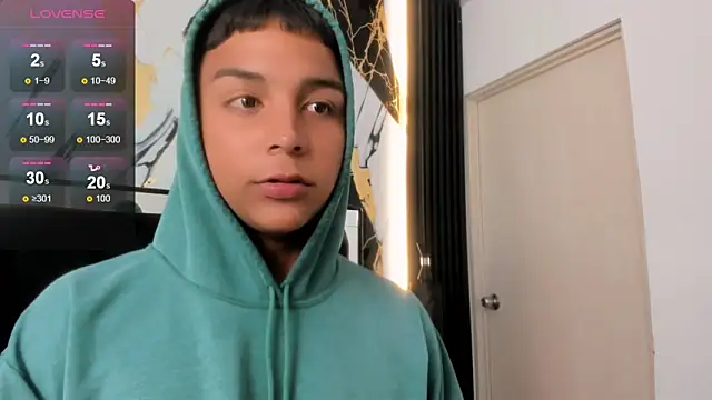 Snapshot of Seductivo_jr chatting on April 2026 04:25:01 AM Seductivo jr online show from April 2026 04:25:01 AM