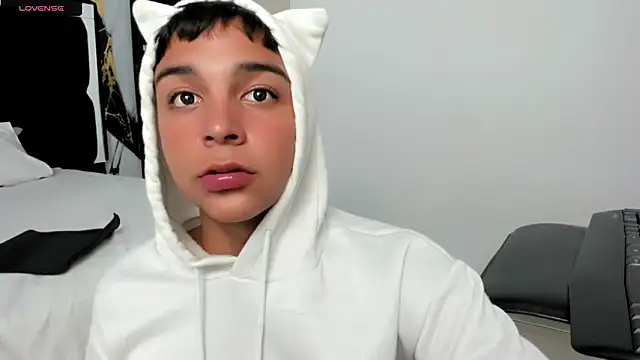 Snapshot of Seductivo_jr chatting on May 2026 10:32:02 PM Seductivo jr online show from May 2026 10:32:02 PM