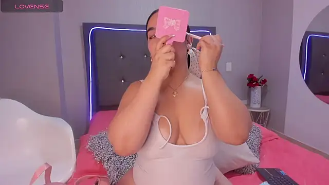emma lye online show from October 2025 07:59:01 PM