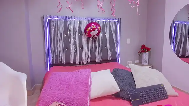 Snapshot of emma_lye chatting on November 2025 10:13:02 PM emma lye online show from November 2025 10:13:02 PM