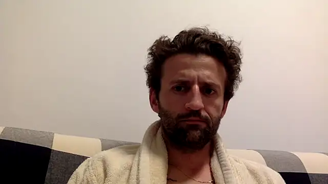 Elwallerox online show from April 2026 07:07:01 PM