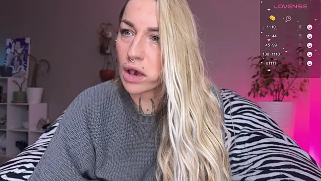 Snapshot of Tanya_Acid chatting on December 2025 03:11:01 PM Tanya Acid online show from December 2025 03:11:01 PM