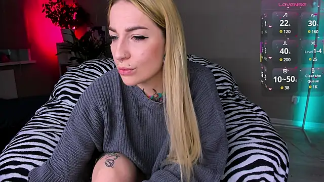 Snapshot of Tanya_Acid chatting on February 2025 05:24:02 AM Tanya Acid online show from February 2025 05:24:02 AM