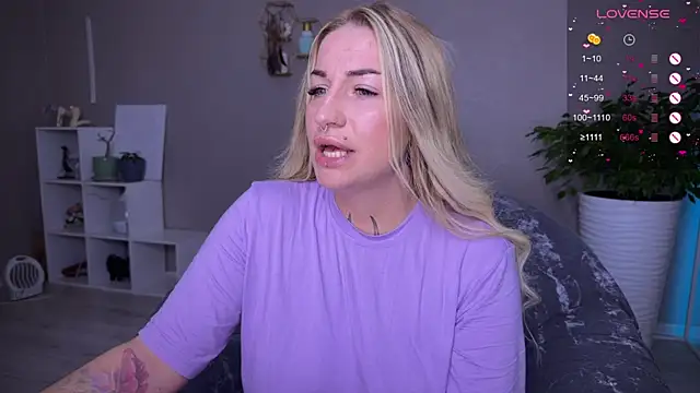 Snapshot of Tanya_Acid chatting on September 2025 04:17:02 AM Tanya Acid online show from September 2025 04:17:02 AM