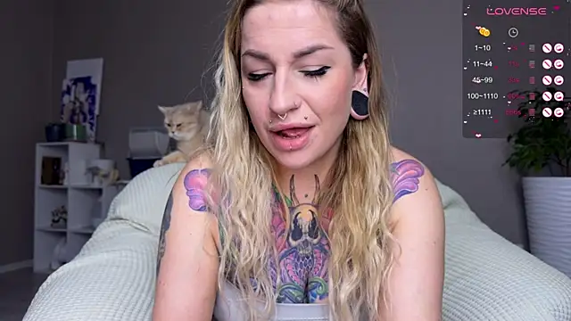 Snapshot of Tanya_Acid chatting on November 2025 03:34:01 AM Tanya Acid online show from November 2025 03:34:01 AM