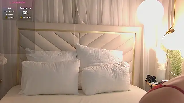 AmandaPirs online show from October 2025 12:37:01 PM