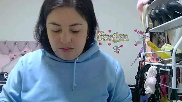 lanaqueen699 online show from May 2026 02:15:01 PM