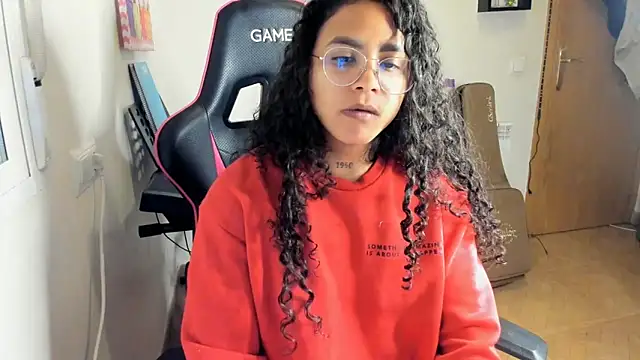 Snapshot of Ama_music chatting on November 2025 03:11:02 PM Ama music online show from November 2025 03:11:02 PM