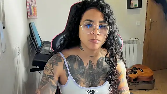 Snapshot of Ama_music chatting on November 2025 10:18:02 AM Ama music online show from November 2025 10:18:02 AM