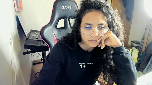 Snapshot of Ama_music chatting on October 2025 09:39:01 AM Ama music online show from October 2025 09:39:01 AM