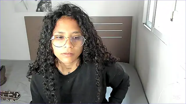 Snapshot of Ama_music chatting on March 2025 09:45:01 AM Ama music online show from March 2025 09:45:01 AM