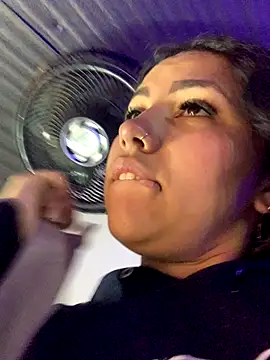 Larabrooks online show from November 2025 07:18:02 PM