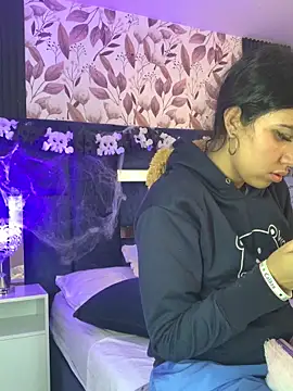 Larabrooks online show from October 2025 07:04:02 PM