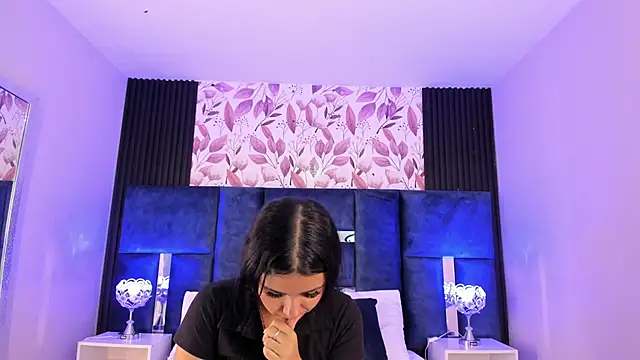 Larabrooks online show from October 2025 07:15:01 PM