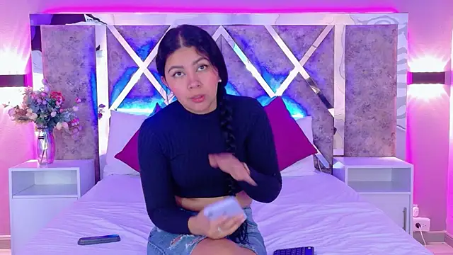 Larabrooks online show from April 2026 07:18:01 PM