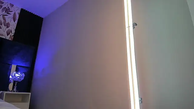 Larabrooks online show from November 2025 07:07:02 PM