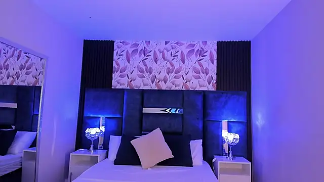 Larabrooks online show from November 2025 07:52:02 PM