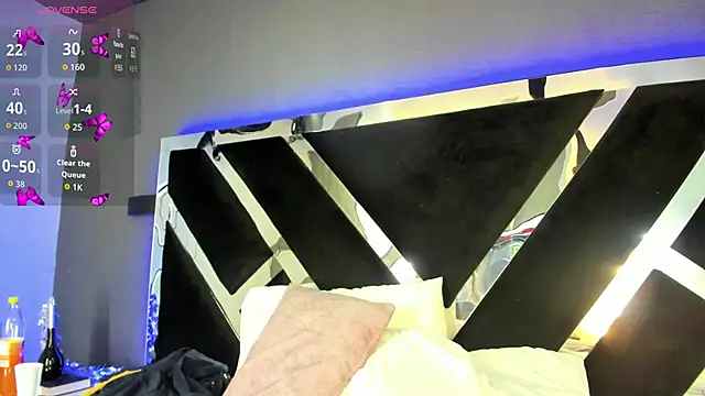 Larabrooks online show from February 2026 07:14:02 PM