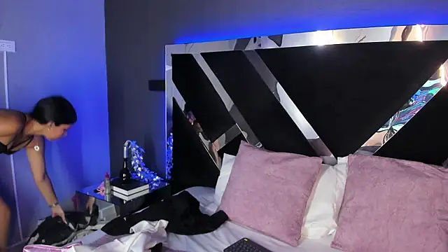 Larabrooks online show from February 2026 07:25:01 PM