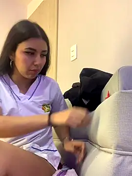 Larabrooks online show from November 2025 06:52:01 PM