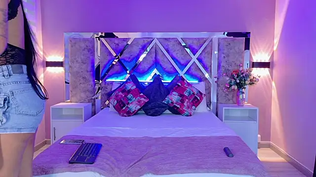 Larabrooks online show from April 2026 07:29:02 PM