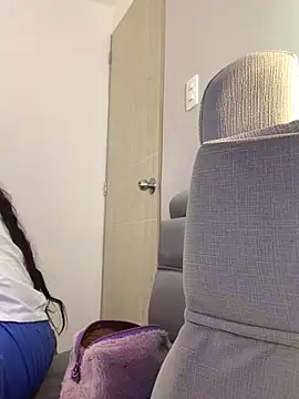 Larabrooks online show from November 2025 07:06:01 PM