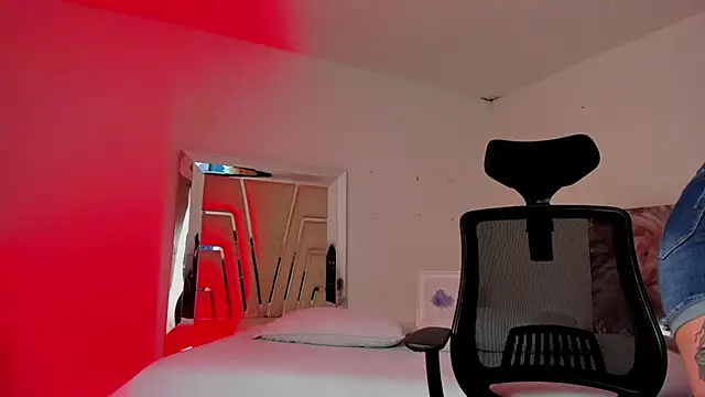 Snapshot of Melany_Luv chatting on September 2025 11:05:02 PM Melany Luv online show from September 2025 11:05:02 PM