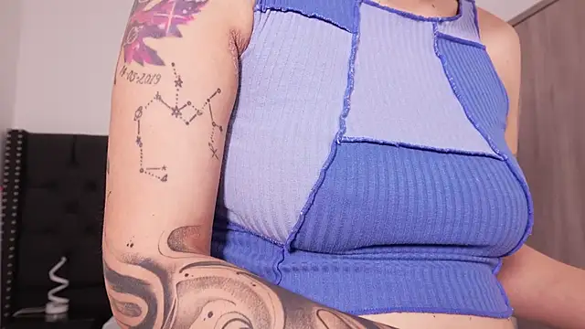 Melany Luv online show from December 2025 09:28:01 PM