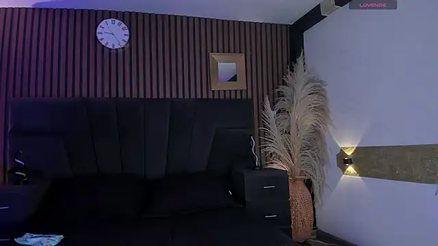 Melany Luv online show from April 2026 09:33:02 PM