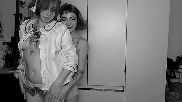 Moon Lollie  online show from November 2025 11:03:02 PM