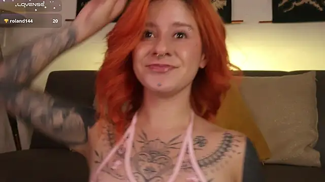 Snapshot of Daarlene chatting on September 2025 10:43:01 AM Daarlene online show from September 2025 10:43:01 AM