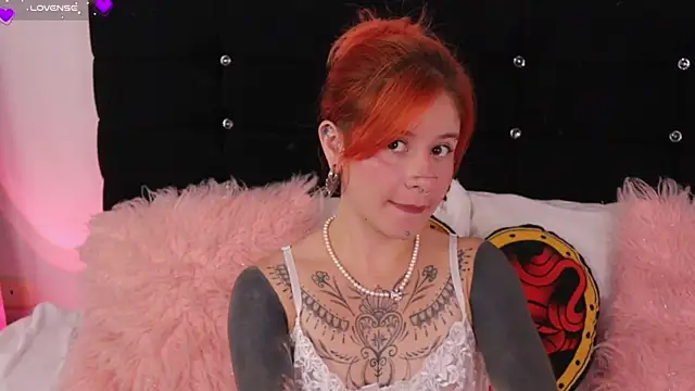 Snapshot of Daarlene chatting on May 2026 10:58:01 AM Daarlene online show from May 2026 10:58:01 AM